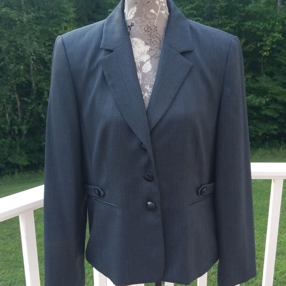 Travis Ayers suit jacket